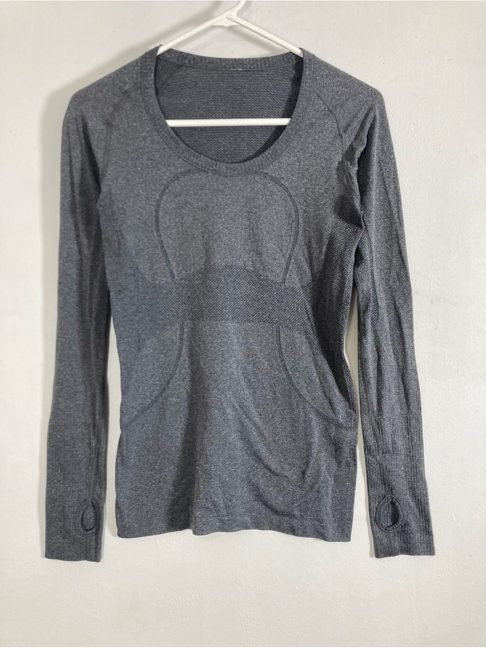 Lululemon 4 Swiftly Tech Long Sleeve Shirt Gray Thumb Holes Running Base Gym
